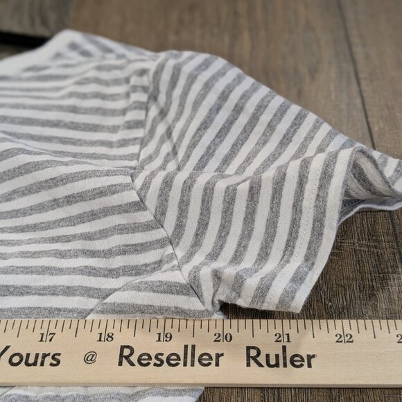 Disney Store T Shirt Top Womens XL Cruella Deville Graphic Short Sleeve V Neck - Picture 6 of 8